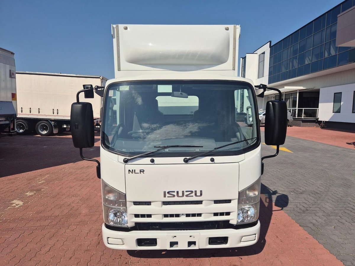 2015 Isuzu Nlr 45-150 2 Pallet Tautliner And Lift image 15