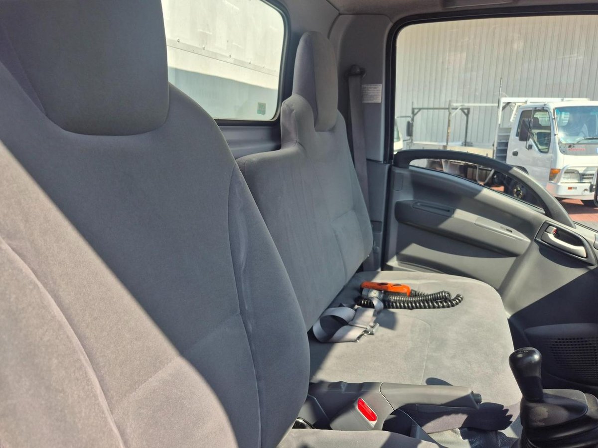 2015 Isuzu Nlr 45-150 2 Pallet Tautliner And Lift image 9