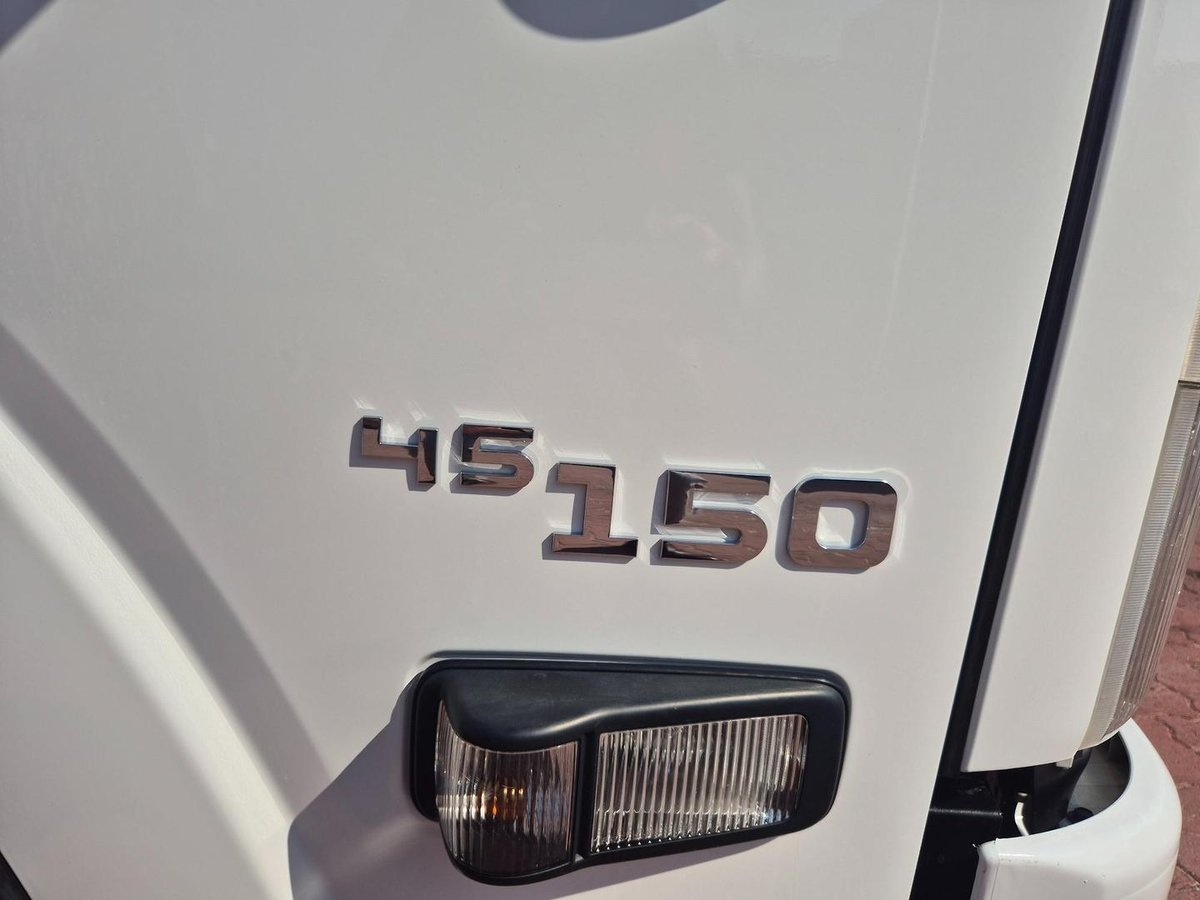 2015 Isuzu Nlr 45-150 2 Pallet Tautliner And Lift image 11