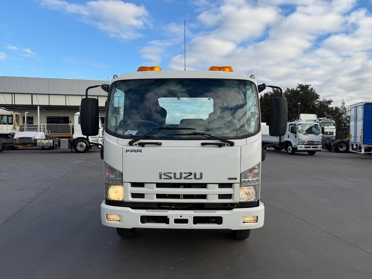 2009 Isuzu F Series FRR 500 PTO image 2