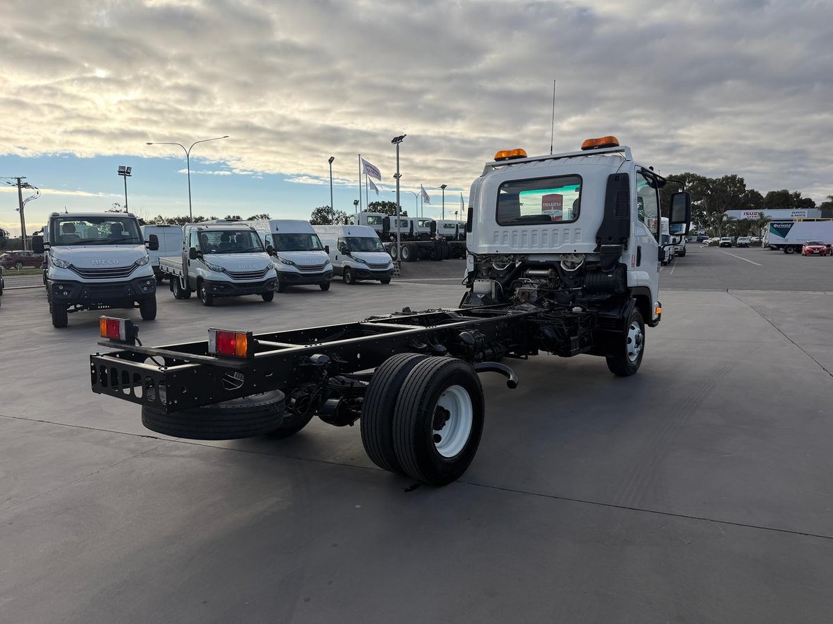 2009 Isuzu F Series FRR 500 PTO image 5