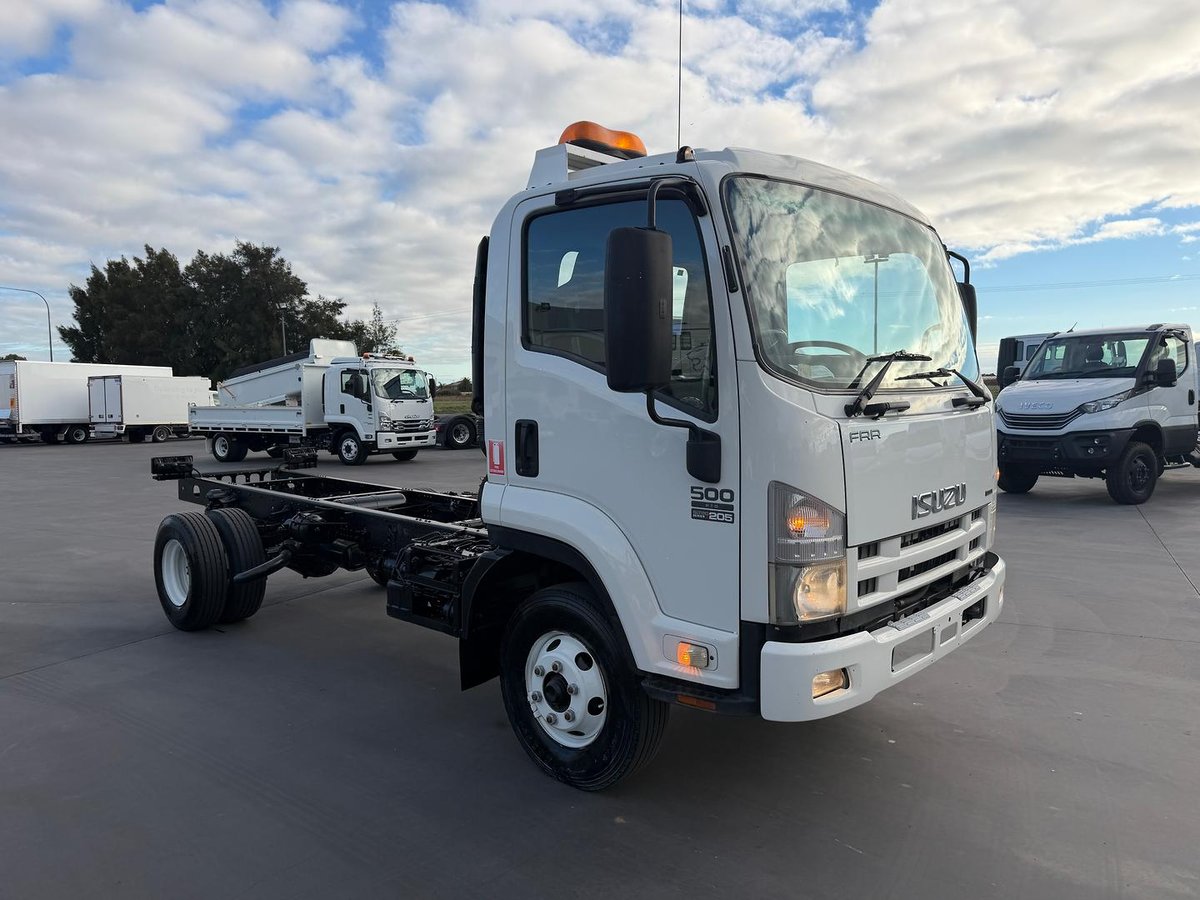 2009 Isuzu F Series FRR 500 PTO image 3