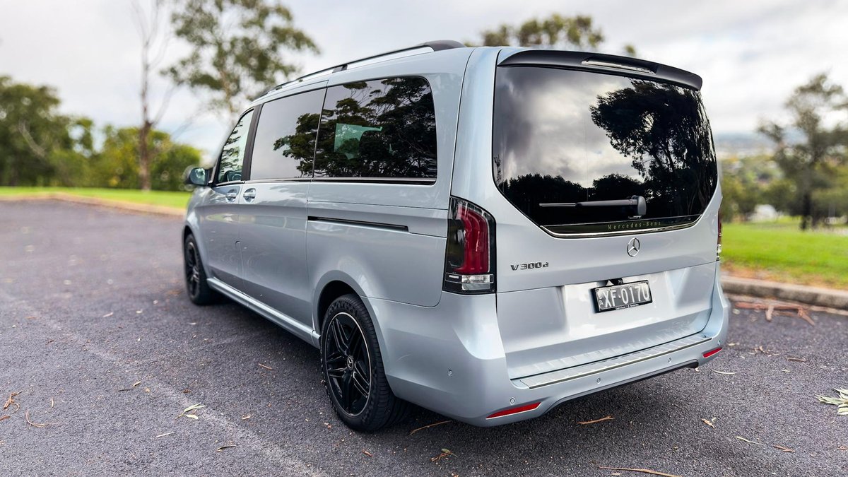 2025 Mercedes-Benz V-Class V300 AMG 447 image 12