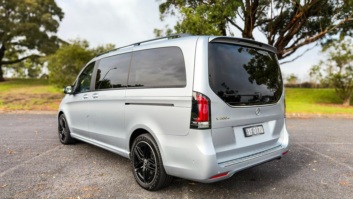 2025 Mercedes-Benz V-Class V300 AMG 447 image 7