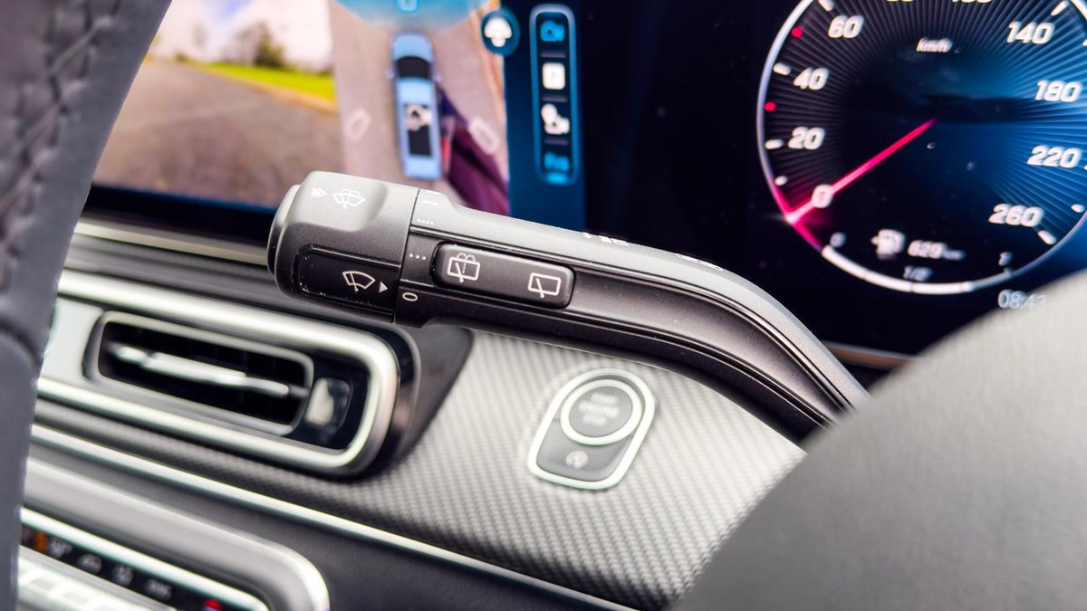 2025 Mercedes-Benz V-Class V300 AMG 447 image 15