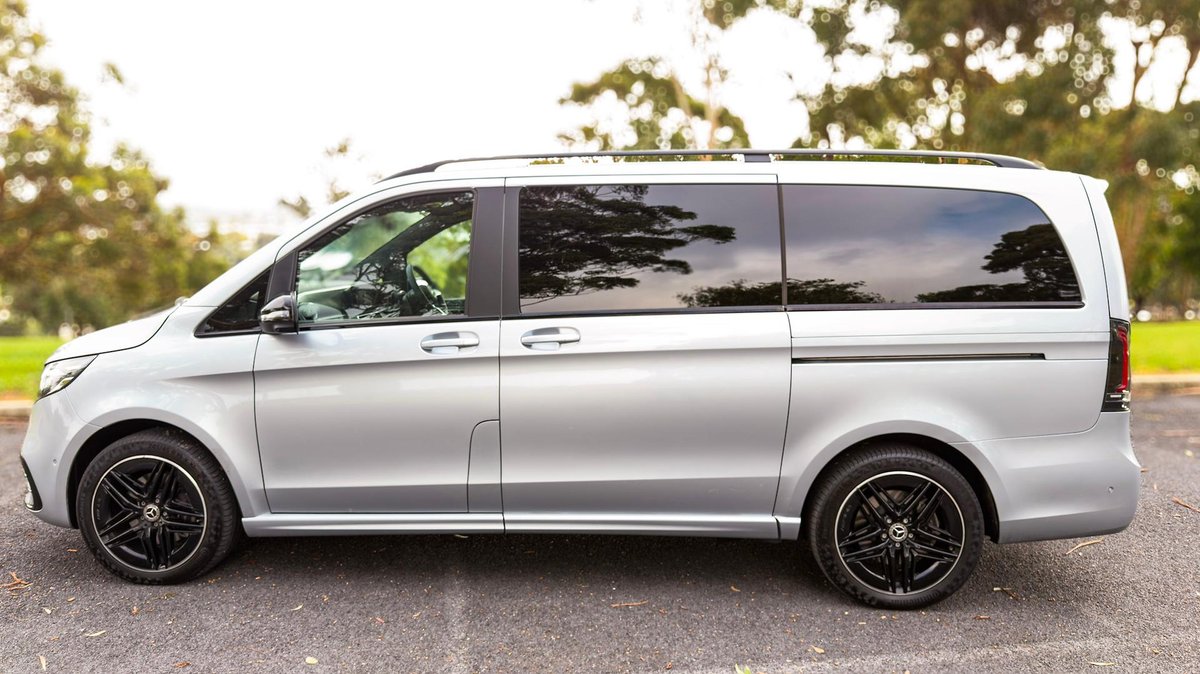 2025 Mercedes-Benz V-Class V300 AMG 447 image 10