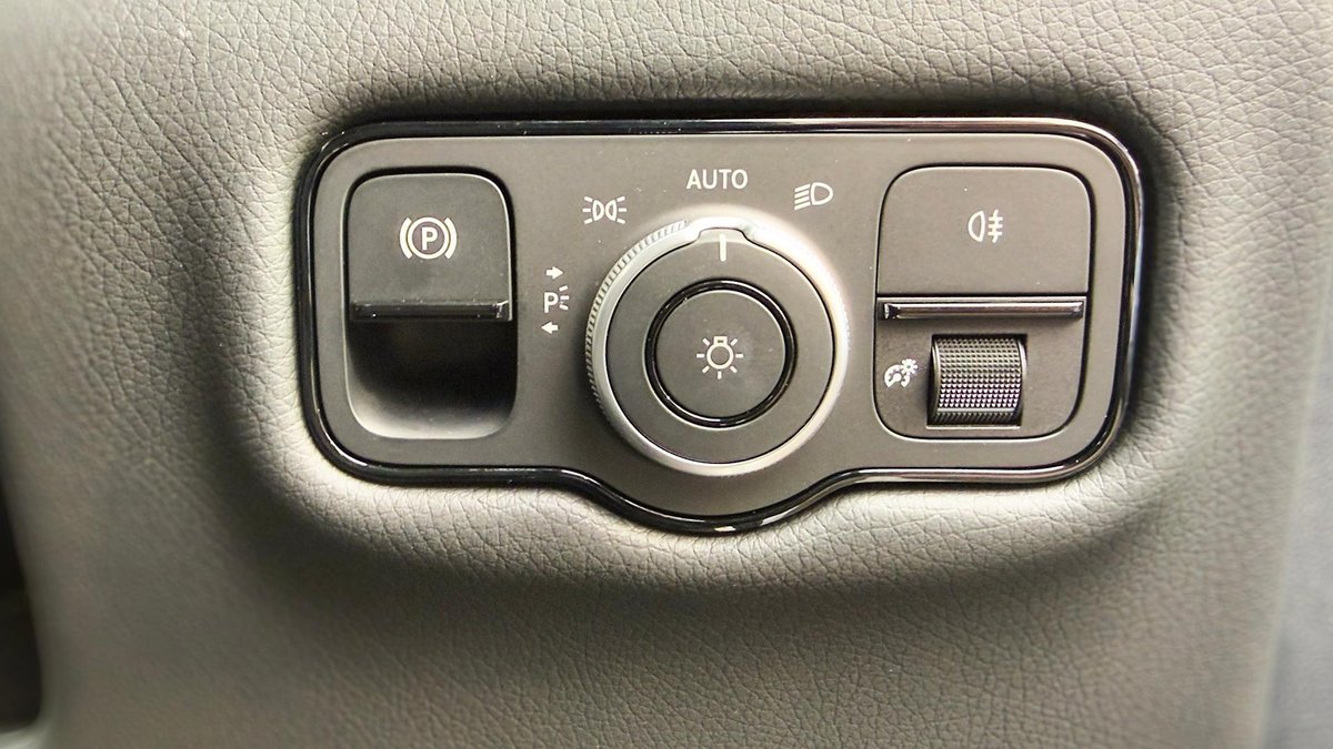 2025 Mercedes-Benz V-Class V300 AMG 447 image 22
