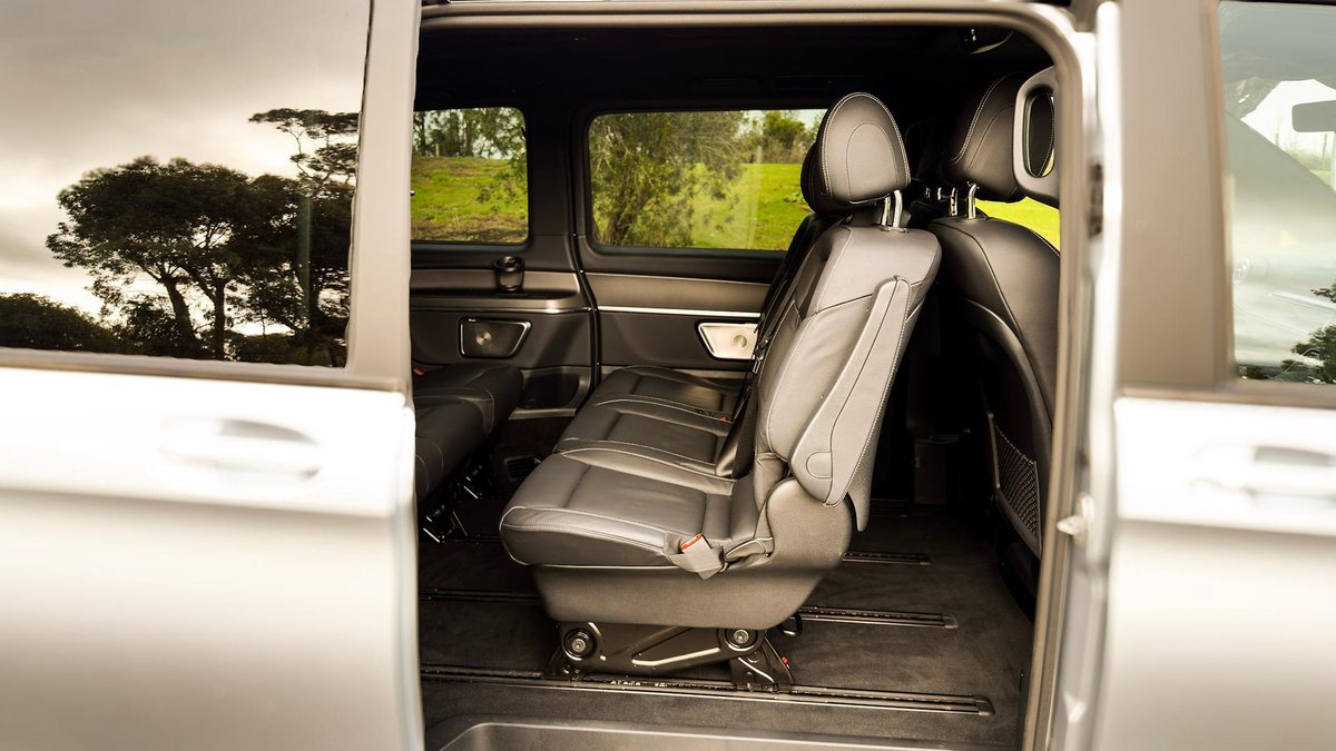 2025 Mercedes-Benz V-Class V300 AMG 447 image 28