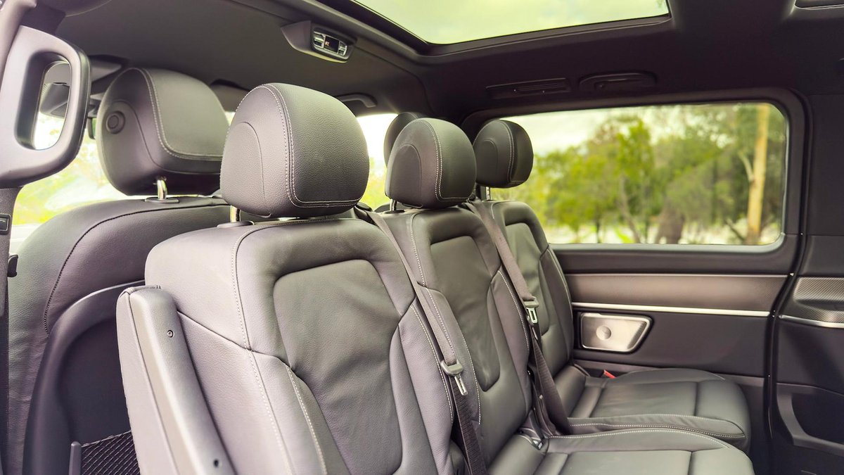 2025 Mercedes-Benz V-Class V300 AMG 447 image 30