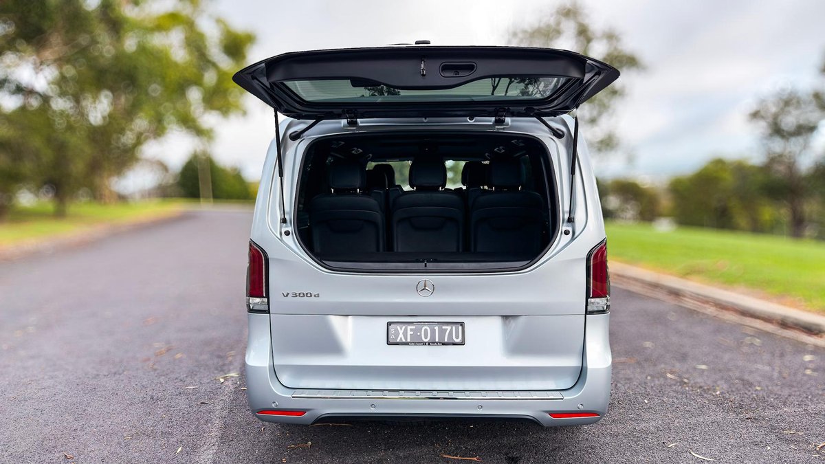 2025 Mercedes-Benz V-Class V300 AMG 447 image 32