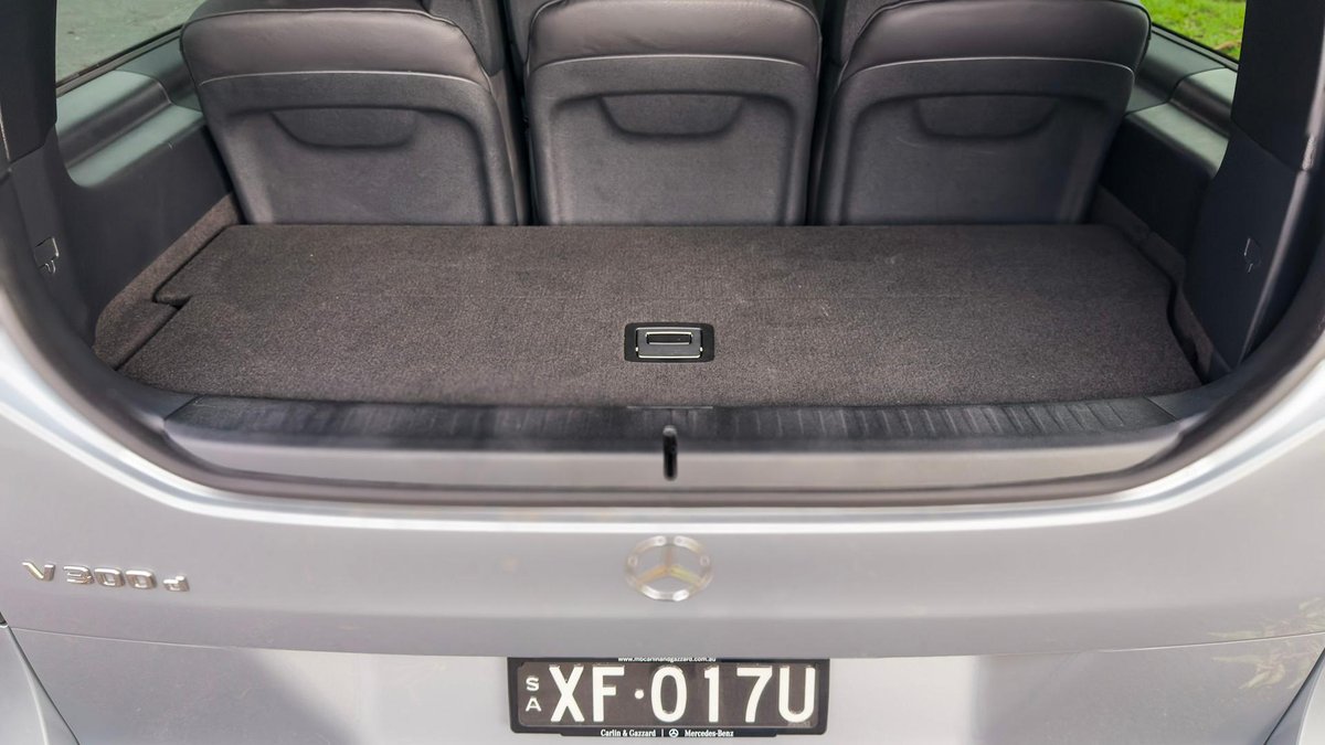 2025 Mercedes-Benz V-Class V300 AMG 447 image 34