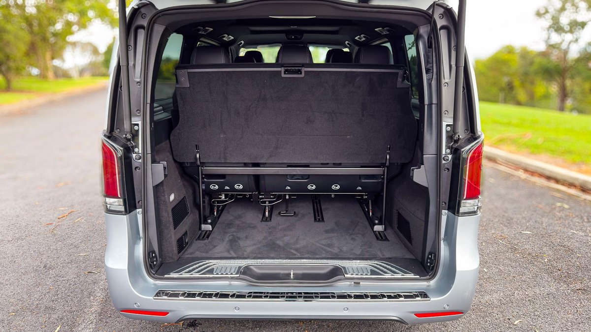 2025 Mercedes-Benz V-Class V300 AMG 447 image 36