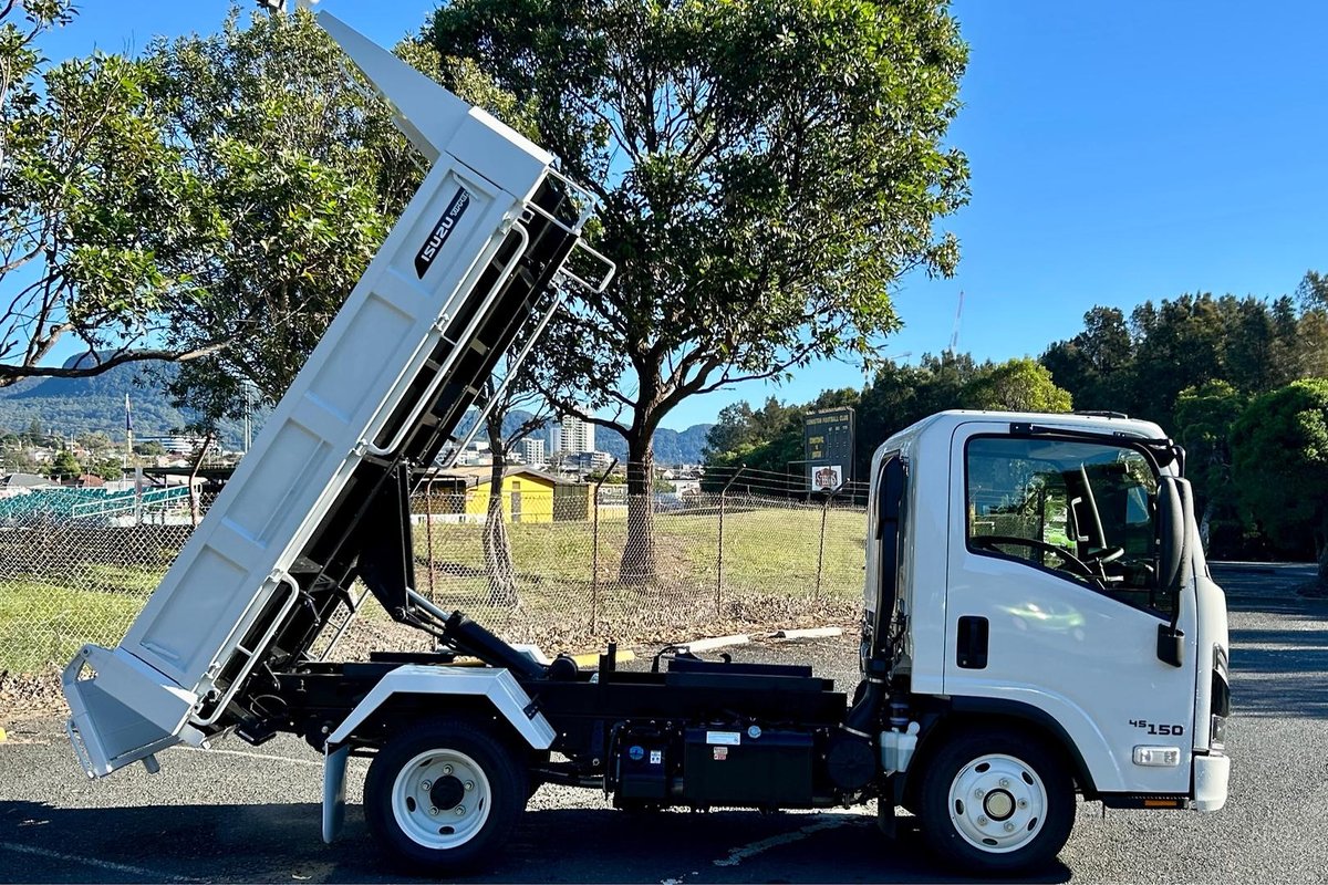 2026 Isuzu N Series NLR 45-150 DT D25 Tipper image 18
