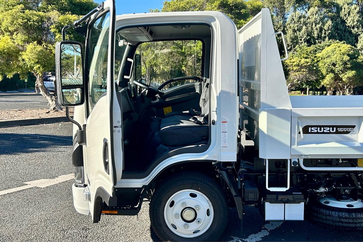 2026 Isuzu N Series NLR 45-150 DT D25 Tipper image 24