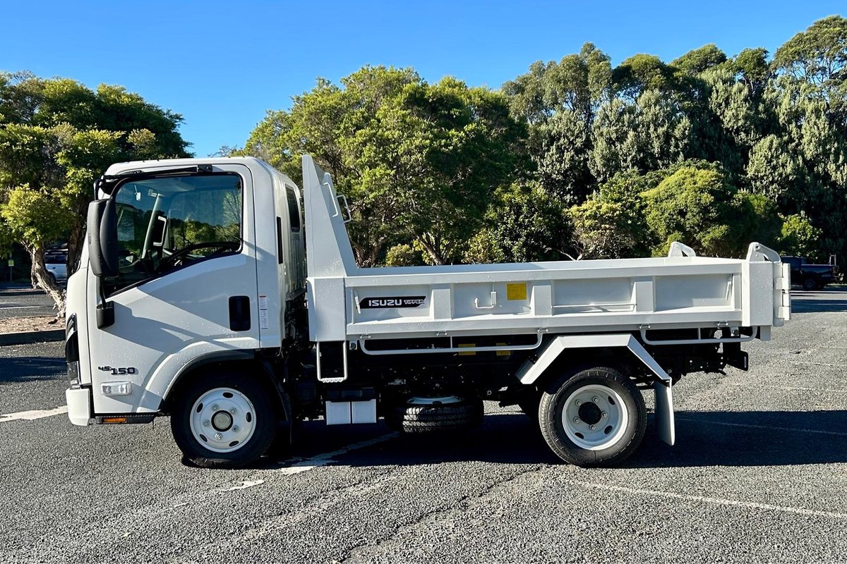 2026 Isuzu N Series NLR 45-150 DT D25 Tipper image 2