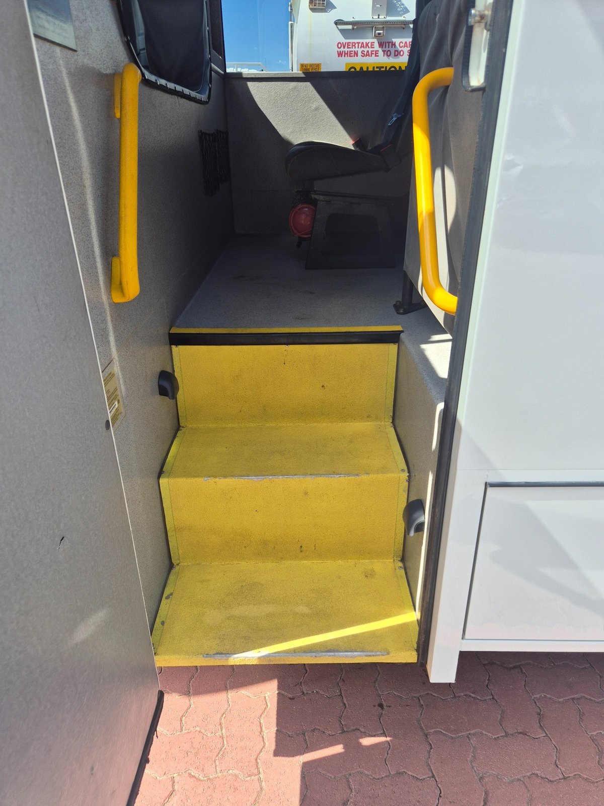 2020 Isuzu Trucks Nps75-155 Amt 4x4 Coach 22 Seat Bus image 5
