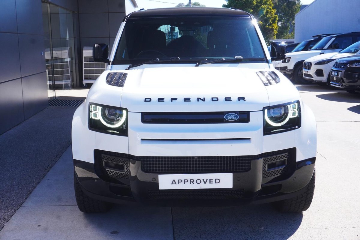 2023 Land Rover Defender 110 D300 X-Dynamic SE L663 MY24 AWD image 8