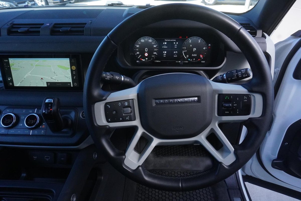 2023 Land Rover Defender 110 D300 X-Dynamic SE L663 MY24 AWD image 14