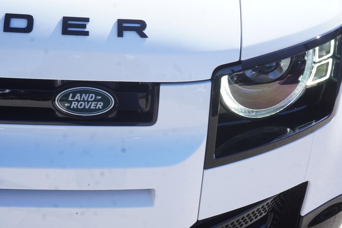 2023 Land Rover Defender 110 D300 X-Dynamic SE L663 MY24 AWD image 11