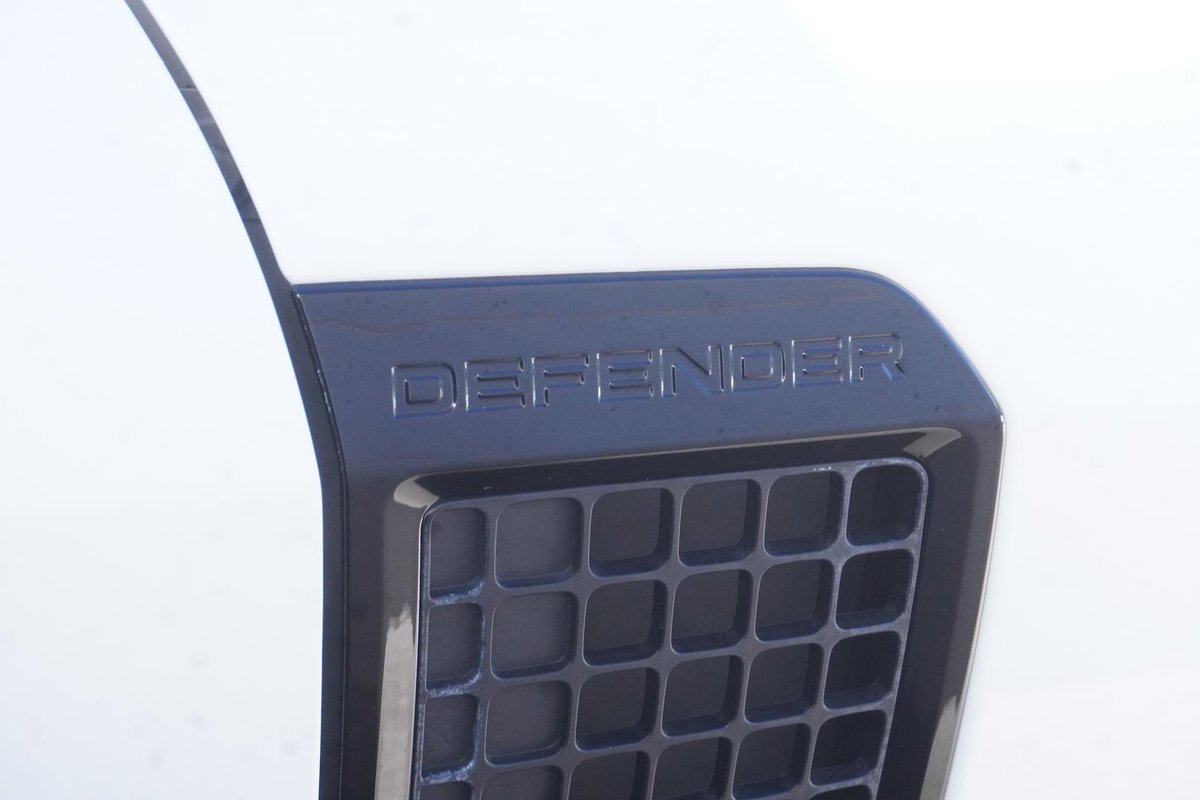 2023 Land Rover Defender 110 D300 X-Dynamic SE L663 MY24 AWD image 12