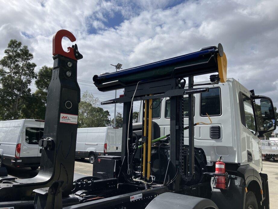 2024 Iveco S-Way AD270 image 12