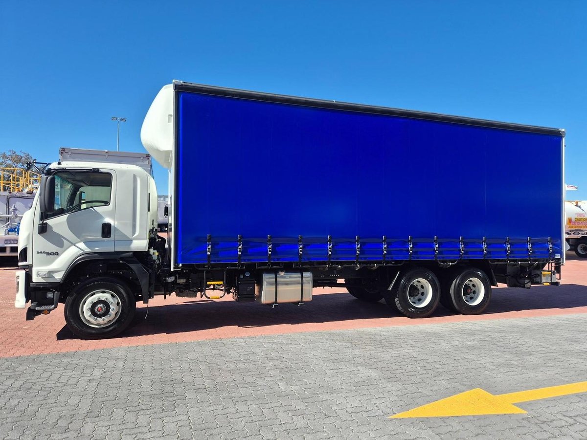 2025 Isuzu Fvl 240-300 (My25)Auto 14 Pallet Taut/Lift image 16
