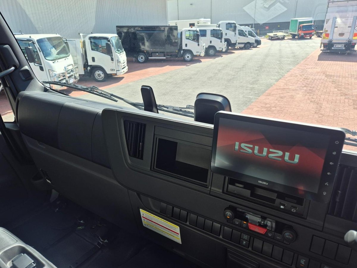 2025 Isuzu Fvl 240-300 (My25)Auto 14 Pallet Taut/Lift image 2