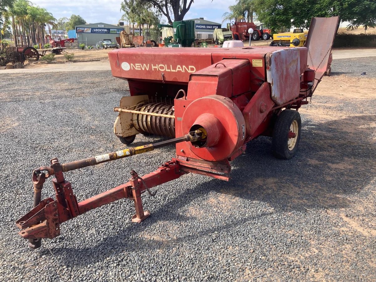 New Holland 317 Rectangular Baler image 2