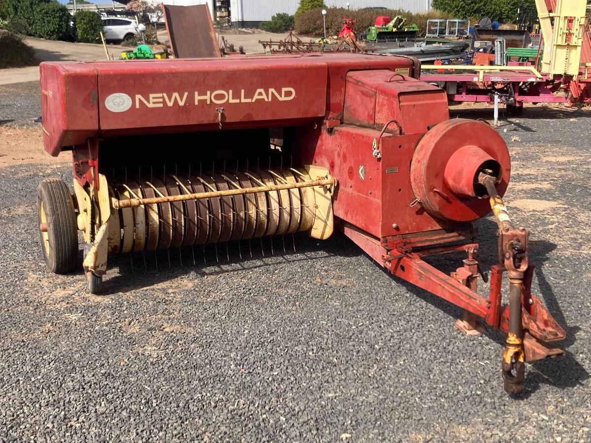 New Holland 317 Rectangular Baler image 6