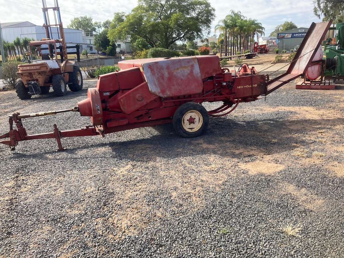 New Holland 317 Rectangular Baler image 3