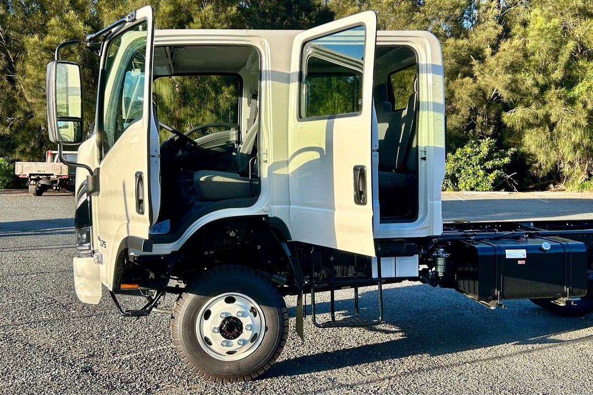 2026 Isuzu N Series image 9