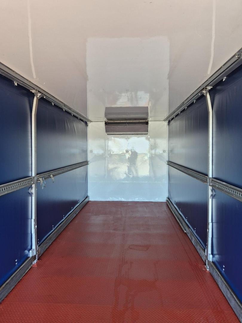 2015 Isuzu Fsd850 12 Plt Refrigerated Taut/Lift image 9