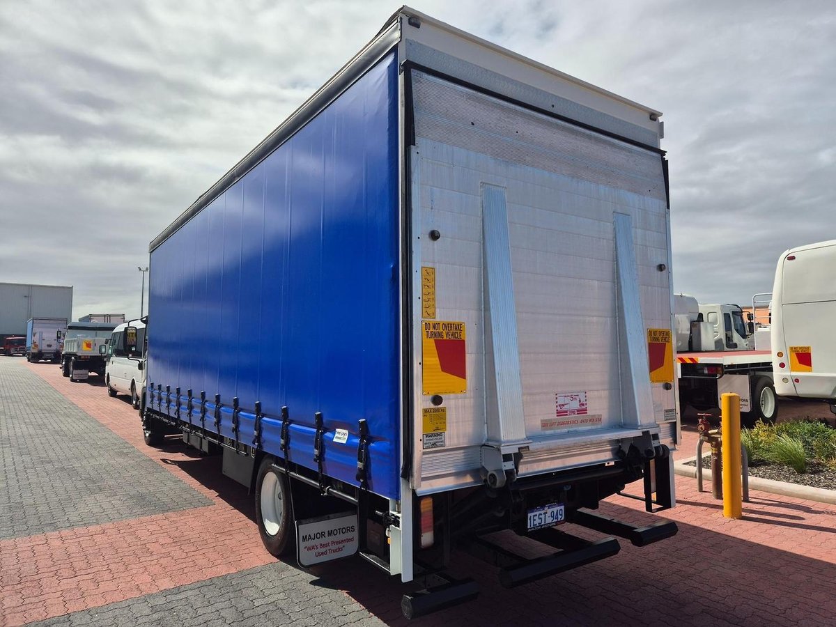 2015 Isuzu Fsd850 12 Plt Refrigerated Taut/Lift image 18