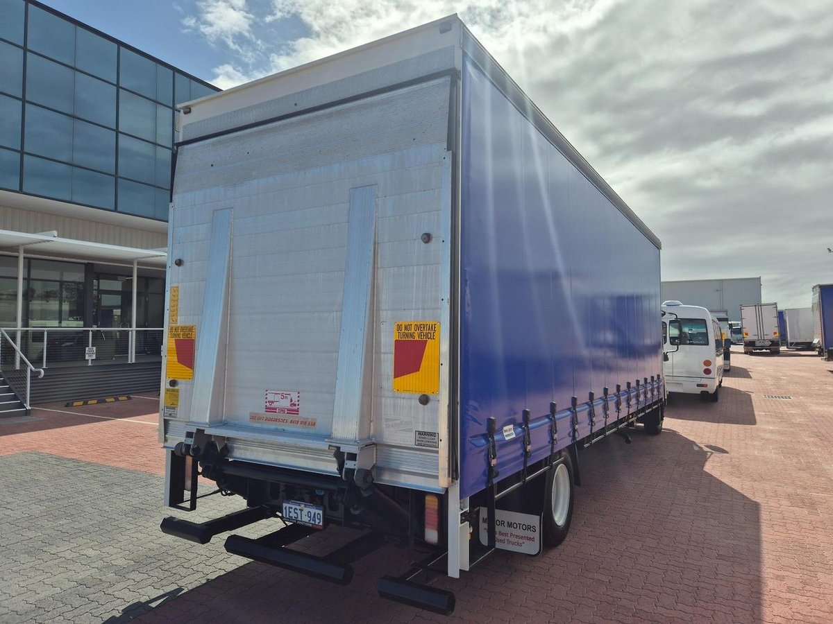 2015 Isuzu Fsd850 12 Plt Refrigerated Taut/Lift image 18