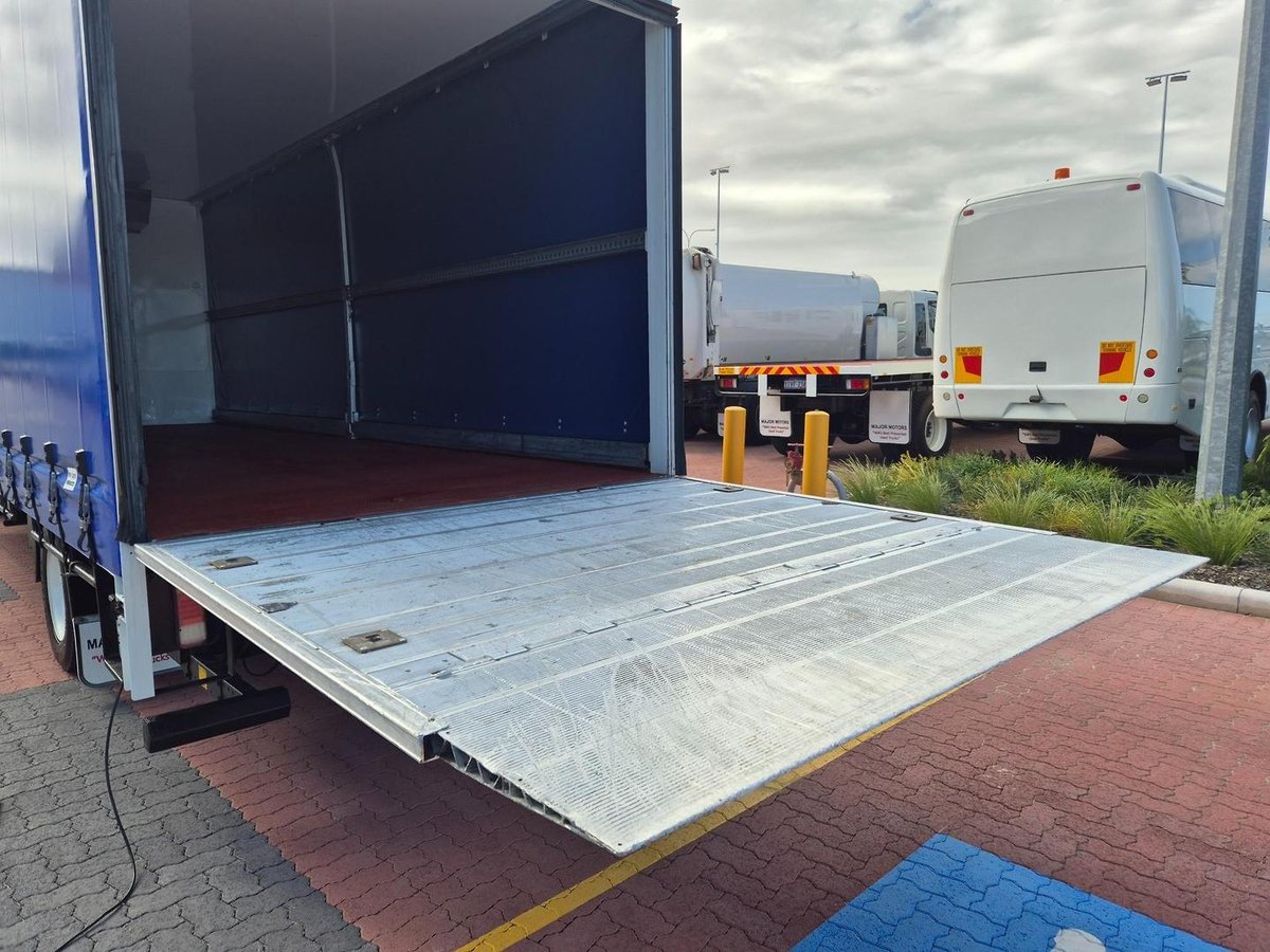 2015 Isuzu Fsd850 12 Plt Refrigerated Taut/Lift image 15
