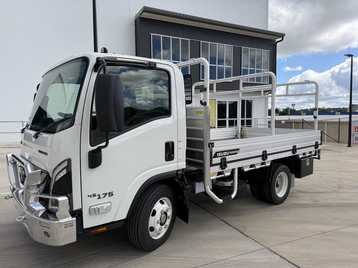 2026 Isuzu N Series NPR 45/65-175 MT D28 Tradepack image 3