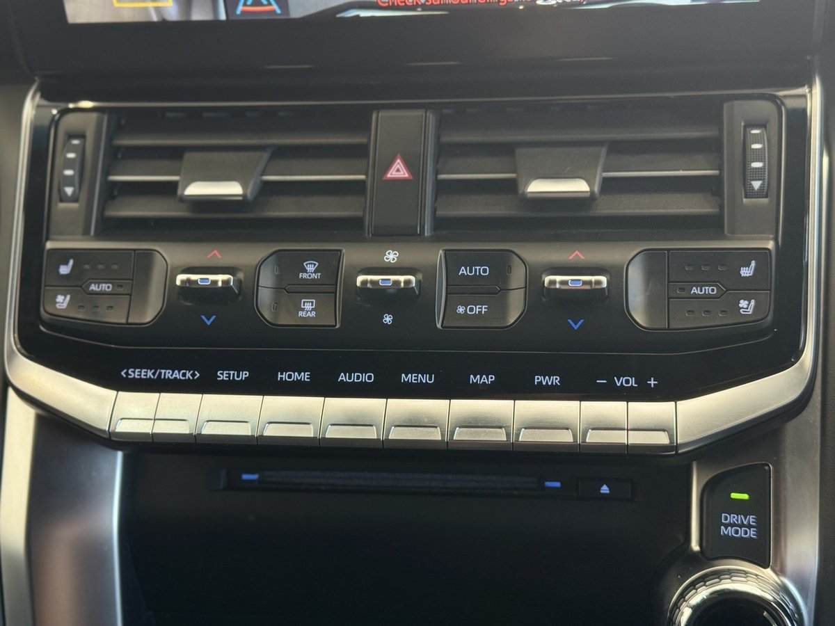 2024 Toyota Landcruiser VX FJA300R 4X4 Dual Range image 16