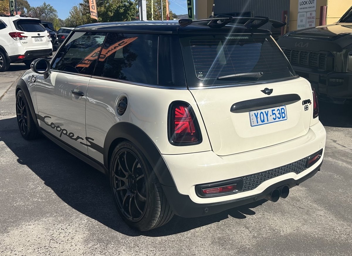 2013 MINI Hatch Cooper S R56 LCI image 10