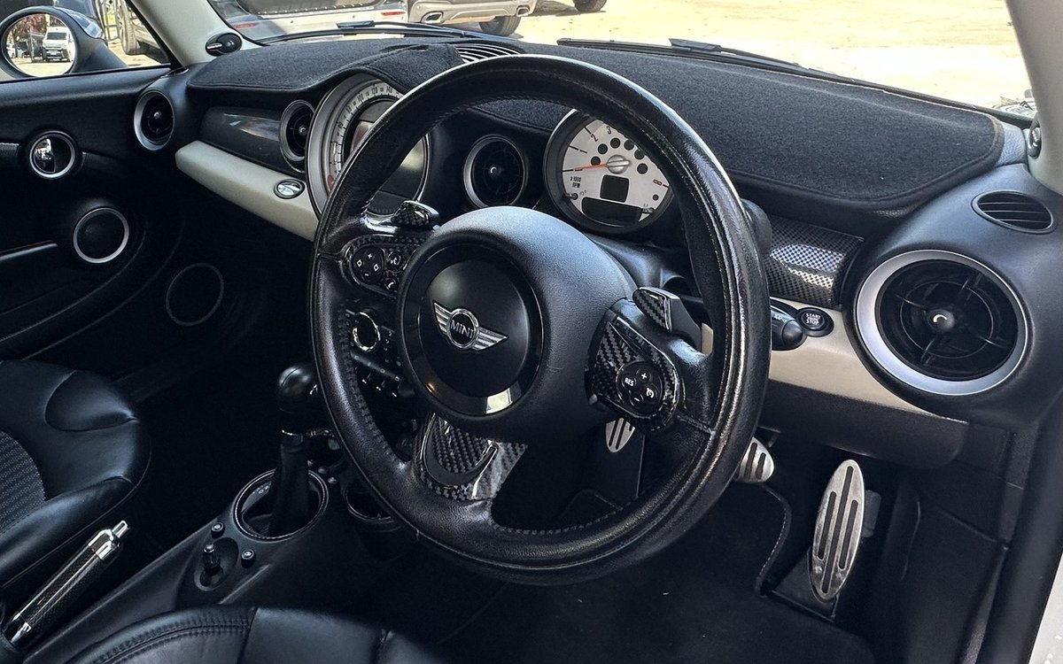 2013 MINI Hatch Cooper S R56 LCI image 13