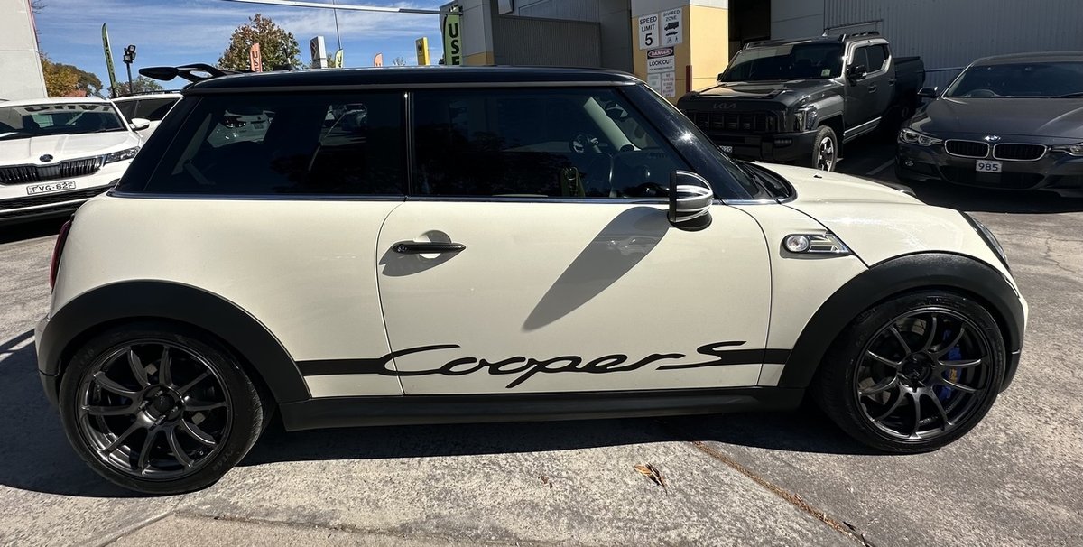 2013 MINI Hatch Cooper S R56 LCI image 7