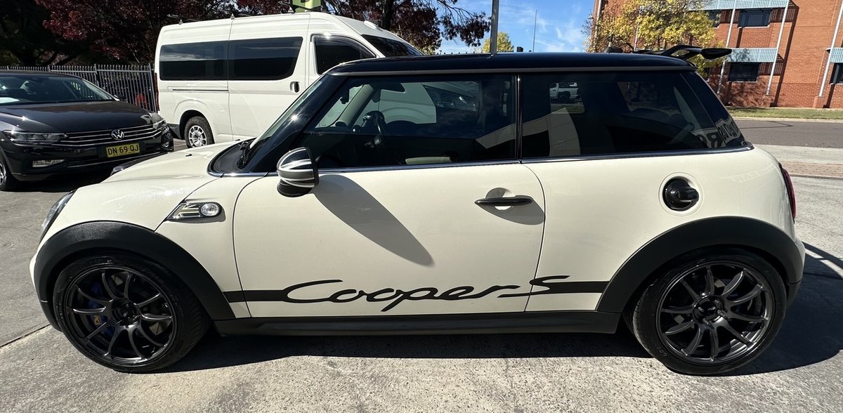 2013 MINI Hatch Cooper S R56 LCI image 8