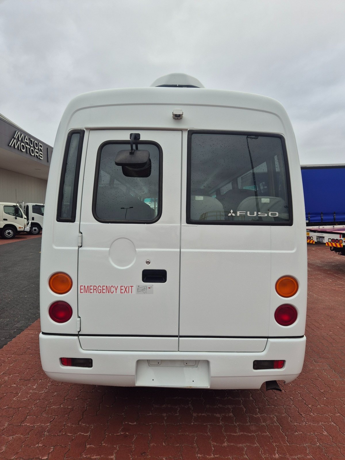 2015 Fuso Rosa 25 Seat Auto Deluxe Bus image 5