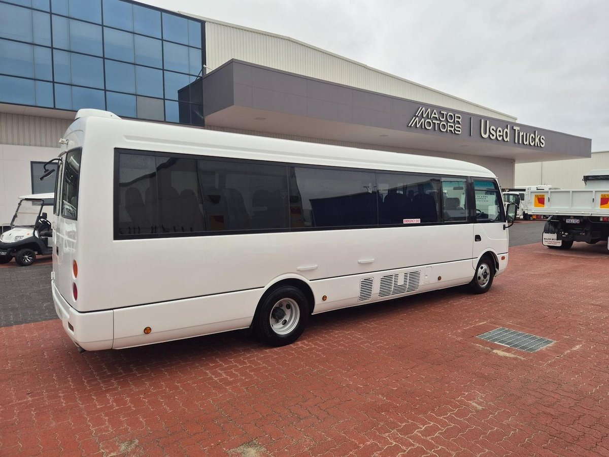2015 Fuso Rosa 25 Seat Auto Deluxe Bus image 6