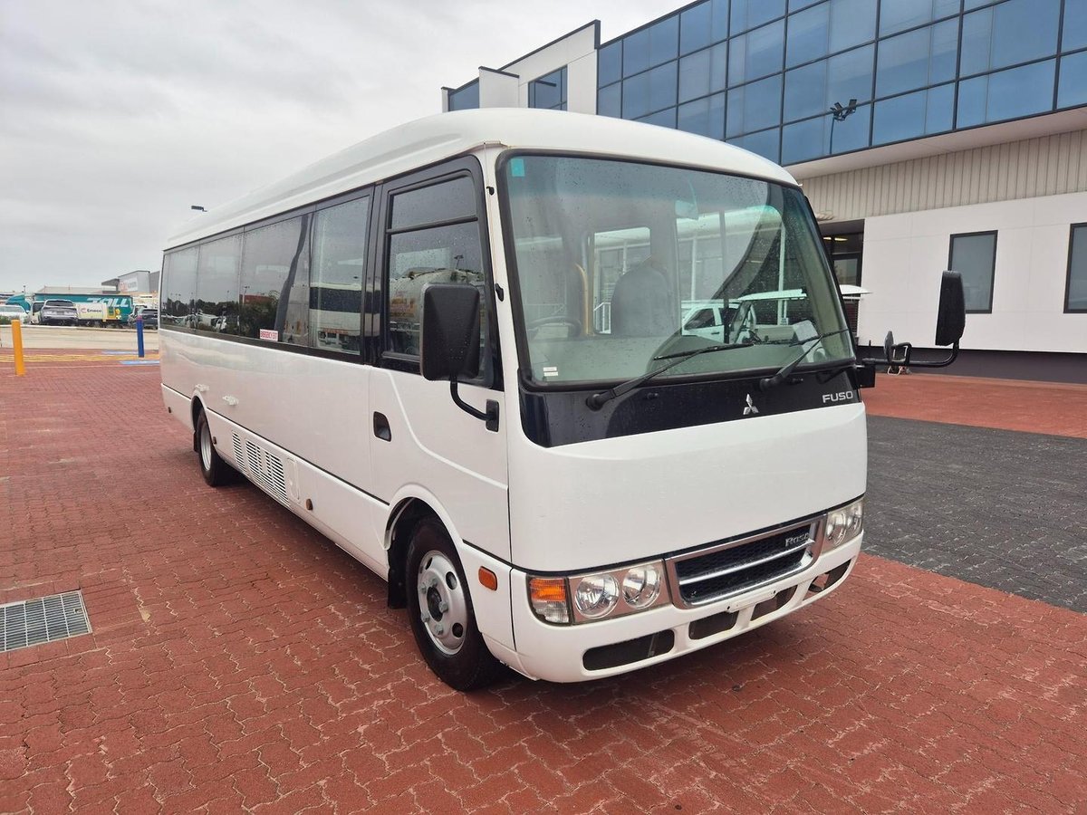 2015 Fuso Rosa 25 Seat Auto Deluxe Bus image 2