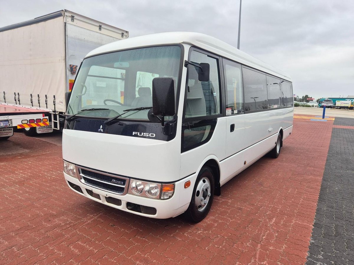 2015 Fuso Rosa 25 Seat Auto Deluxe Bus image 10