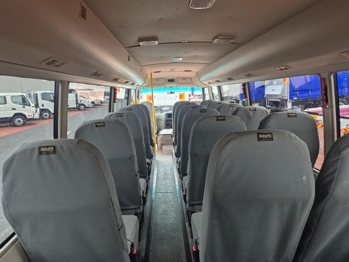 2015 Fuso Rosa 25 Seat Auto Deluxe Bus image 12