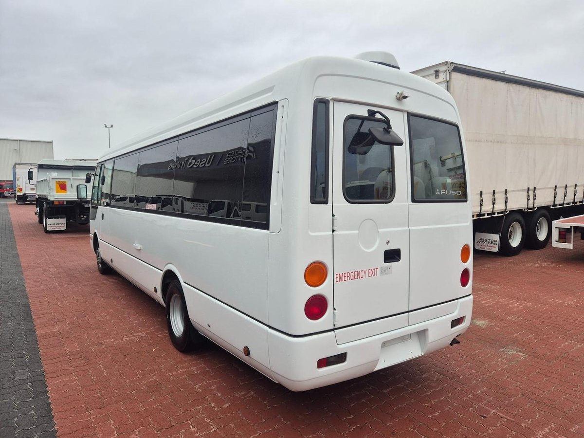 2015 Fuso Rosa 25 Seat Auto Deluxe Bus image 15