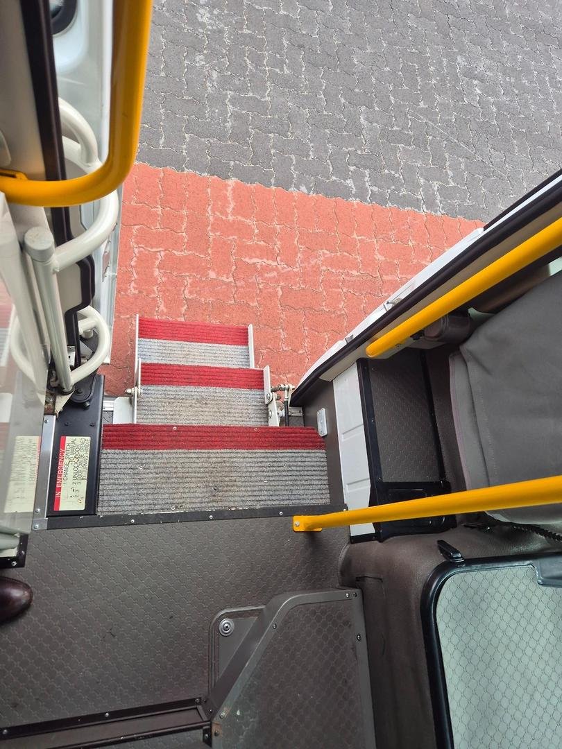 2015 Fuso Rosa 25 Seat Auto Deluxe Bus image 16