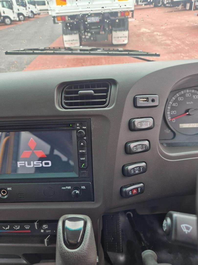 2015 Fuso Rosa 25 Seat Auto Deluxe Bus image 18