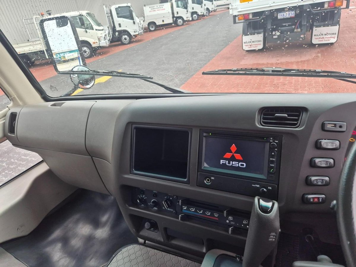 2015 Fuso Rosa 25 Seat Auto Deluxe Bus image 21